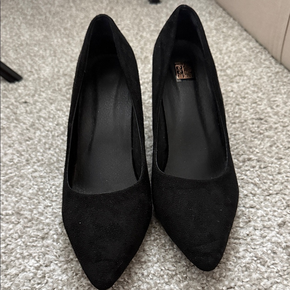 Elegant Black Women's Pumps
